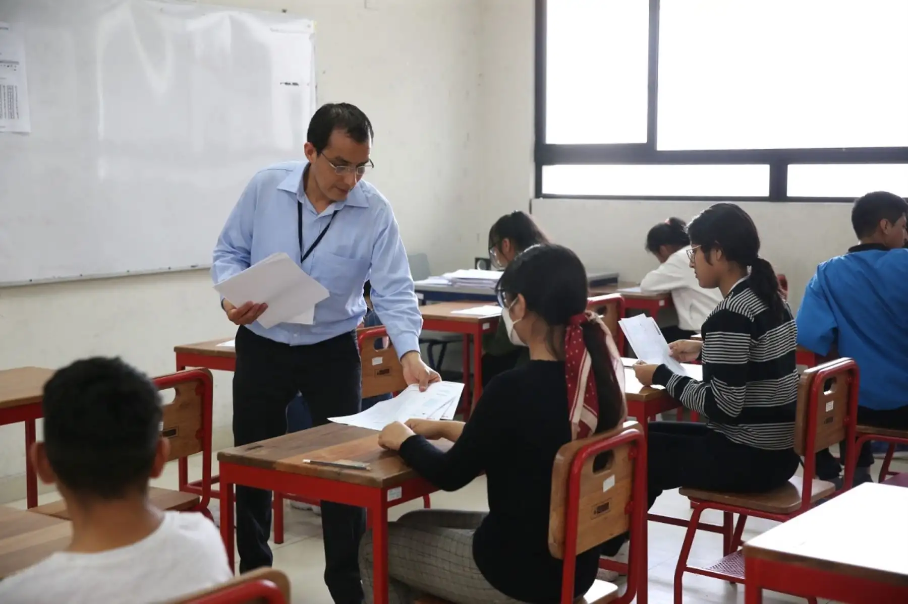 MEF transfiere S/ 31.6 millones a gobiernos regionales para pago de profesores