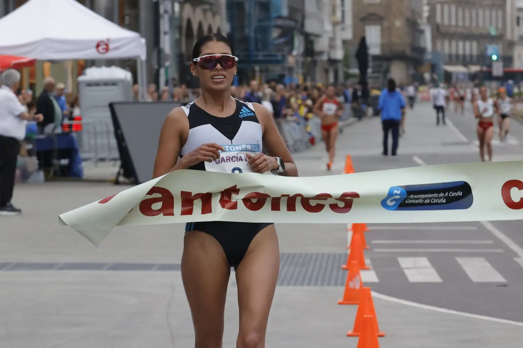 La atleta peruana Kimberly Garcia se impone vencedora de la XXXVI edición del Gran Premio Internacional de Marcha Cantones, que se celebra este sábado en A Coruña con la participación de atletas de talla mundial, donde muchos de ellos pelean por conseguir mínima para las próximas olimpiadas. 
Foto: EFE