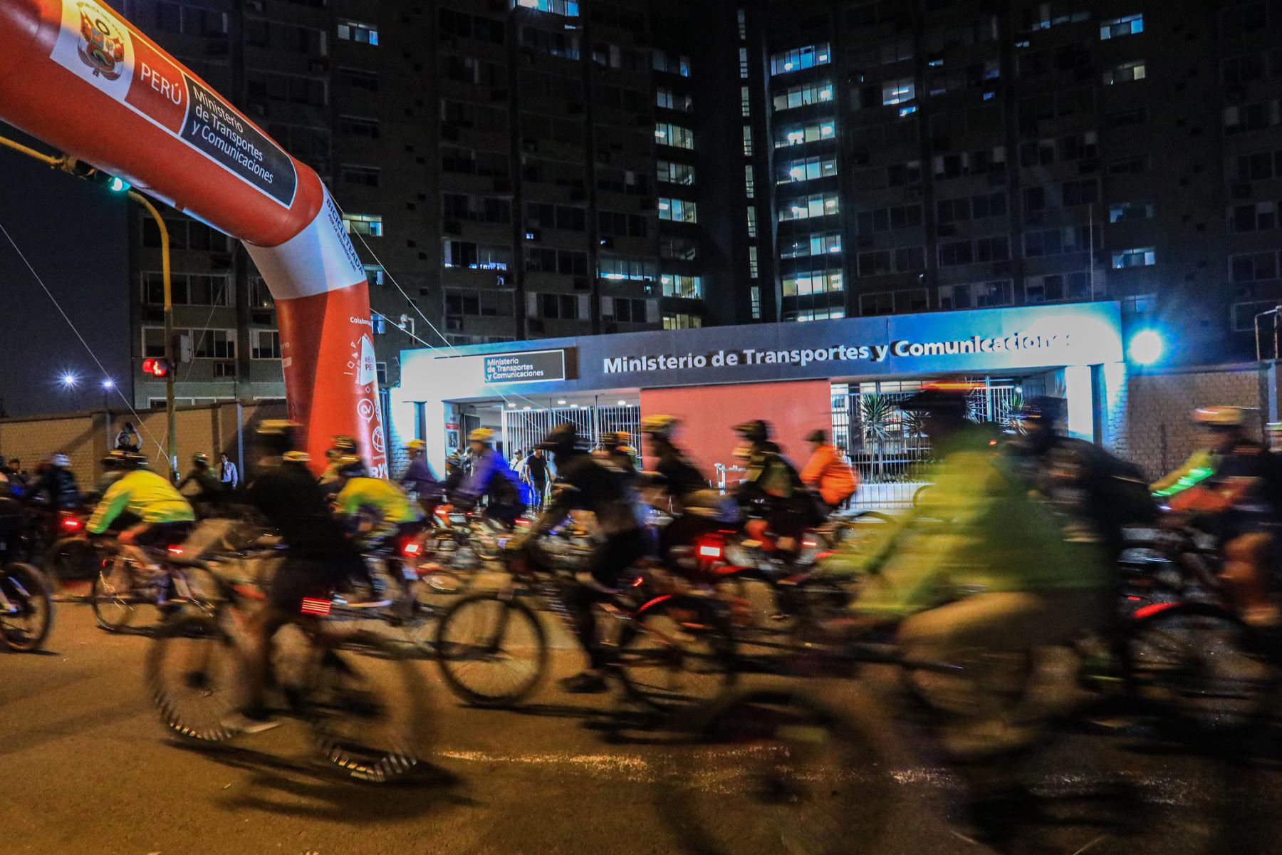 El Ministerio de Transportes y Comunicaciones  saluda a la Rodada Nocturna por el Día  Mundial de la Bicicleta organizada por colectivos ciclistas.
Foto: MTC