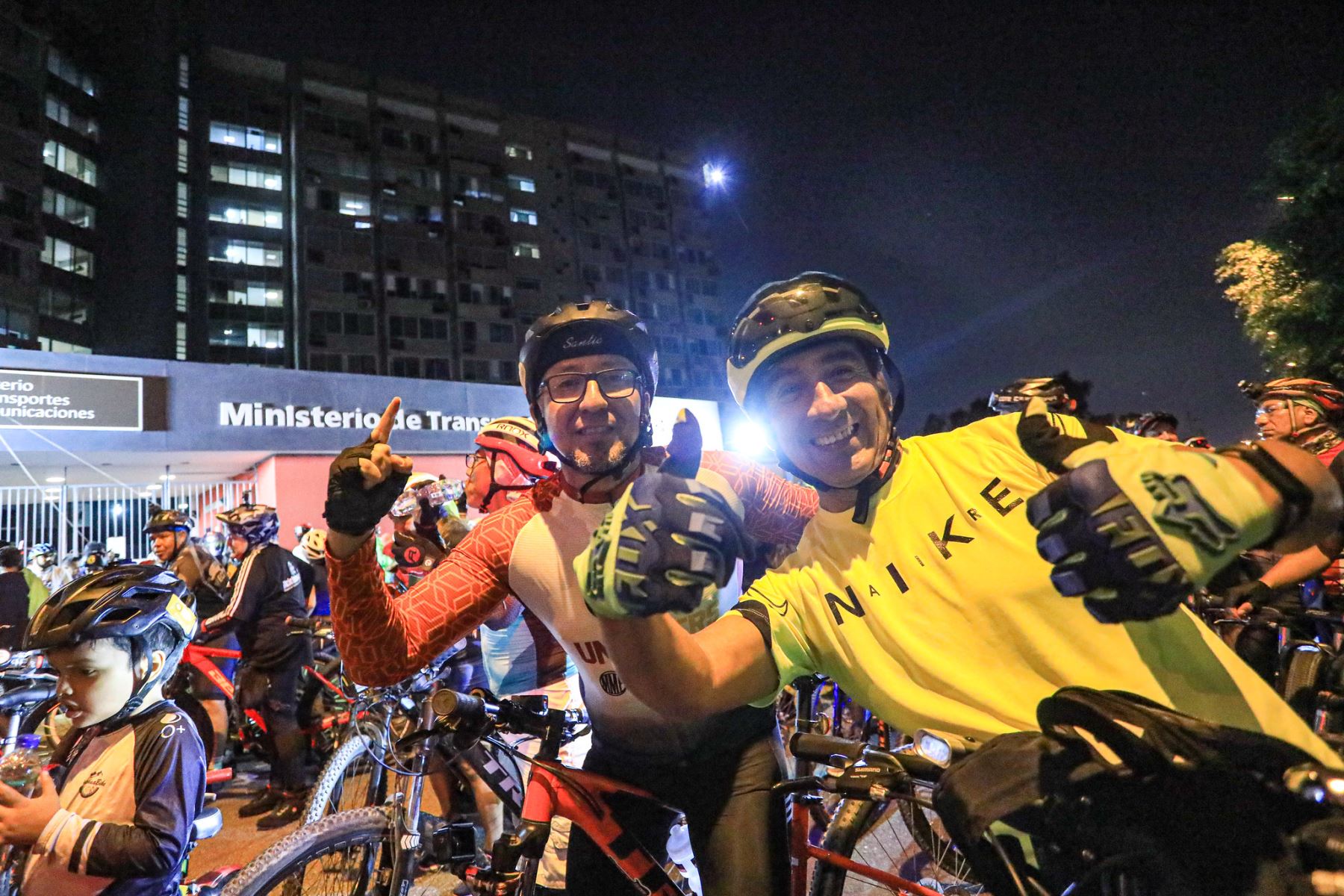 El Ministerio de Transportes y Comunicaciones  saluda a la Rodada Nocturna por el Día Mundial de la Bicicleta organizada por colectivos ciclistas.
Foto: MTC