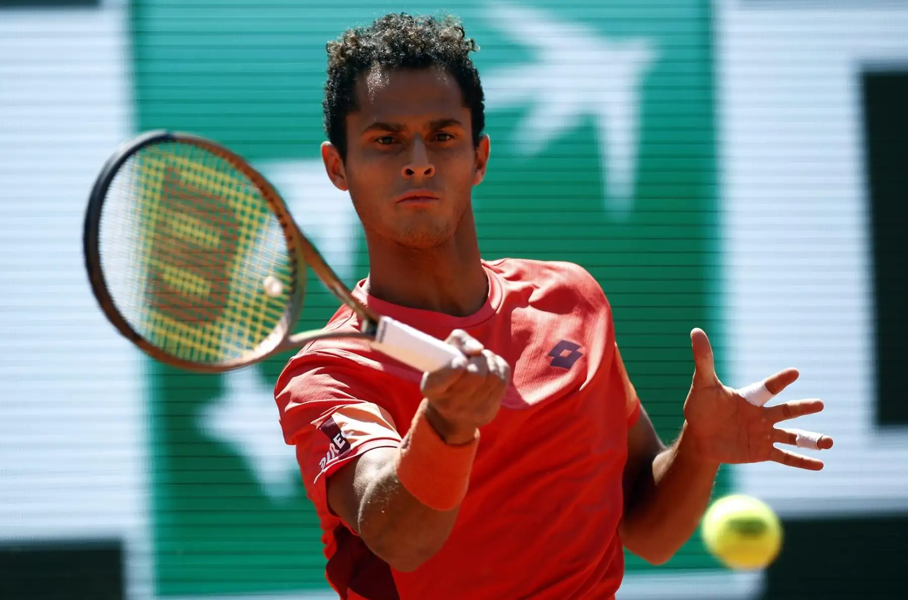 Juan Pablo Varillas de Perú juega contra Novak Djokovic de Serbia en su partido de cuarta ronda de hombres durante el torneo de tenis Grand Slam del Abierto de Francia en Roland Garros en París, Francia, 04 de junio de 2023. ( Tenis, Abierto, Francia) 
Foto: EFE