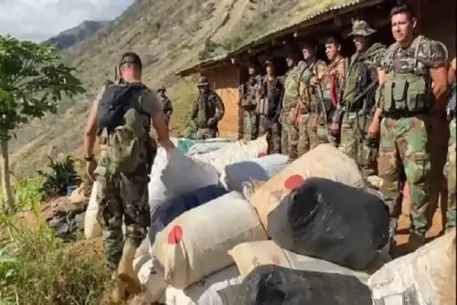 En el sector de Yacopampa los pobladores mostraron resistencia durante la intervención. En el lugar se incineró un aproximado de 35 sacos con un peso de 500 kilos.