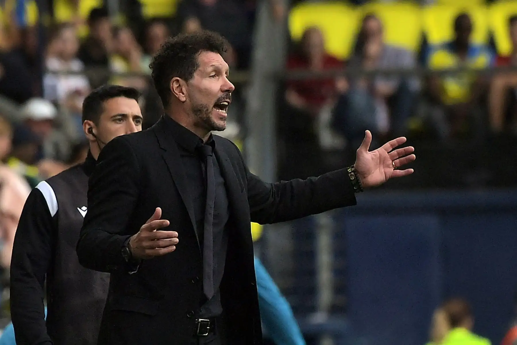 El entrenador argentino del Atlético de Madrid, Diego Simeone, gesticula durante el partido de fútbol de la liga española entre el Villarreal CF y el Club Atlético de Madrid en el estadio La Cerámica de Vila-real el 4 de junio de 2023.
Foto: AFP