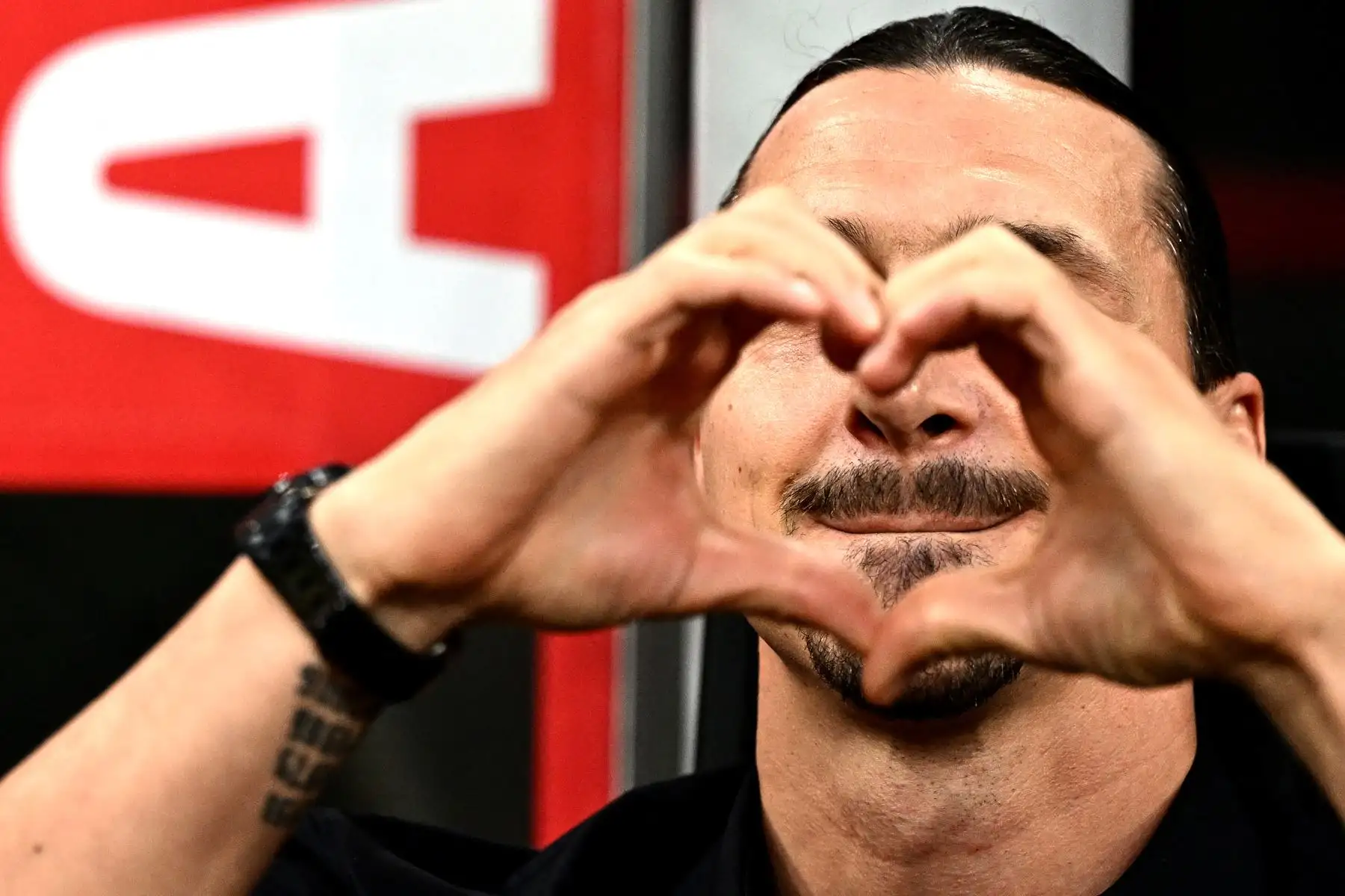 El delantero sueco del AC Milan, Zlatan Ibrahimovic, asiste al partido de fútbol de la Serie A italiana entre el AC Milan y Hellas Verona.
Foto:AFP