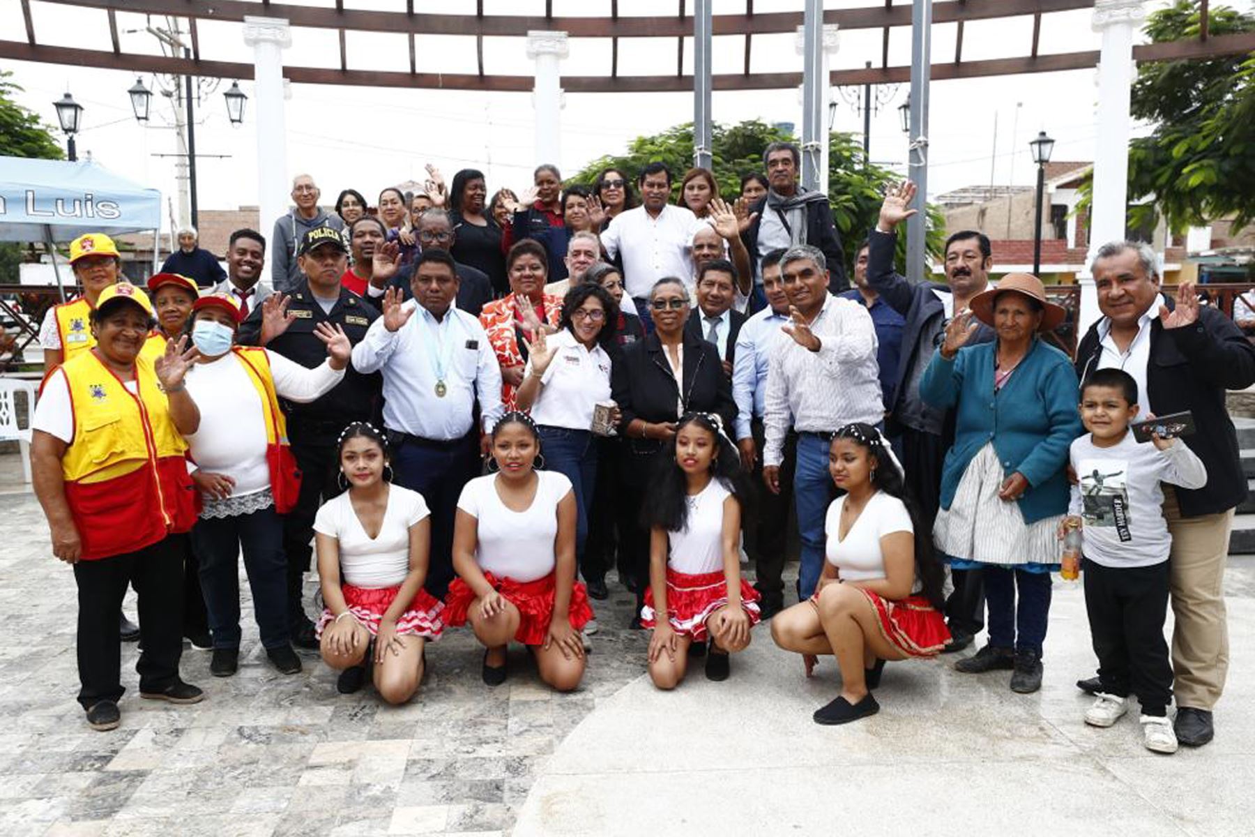 En el Día de la Cultura Afroperuana, la ministra de Cultura Leslie Urteaga
 visita San Luis de Cañete, en Lima Provincias, declarada por el Mincul como repositorio vivo de la memoria colectiva del pueblo afroperuano.
Foto: Mincul