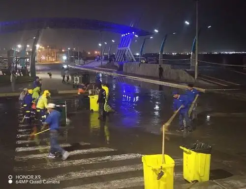 Oleajes anómalos inundaron anoche diversas calles del casco urbano de la ciudad de Chimbote. ANDINA/Difusión