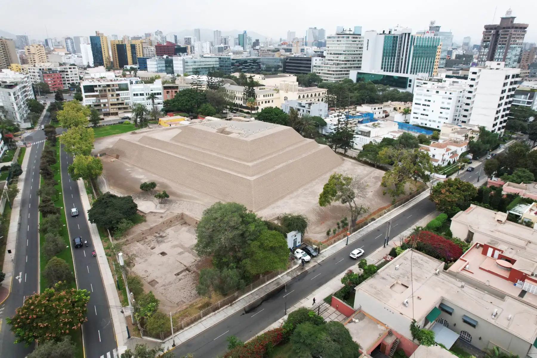 Huaca Huallamarca, ubicada en el distrito de San Isidro. Antiguamente tuvo funciones de centro ceremonial, cementerio y edificio público entre los años 200 A.E. y 1532 D.E. Foto: ANDINA/Daniel Bracamonte
