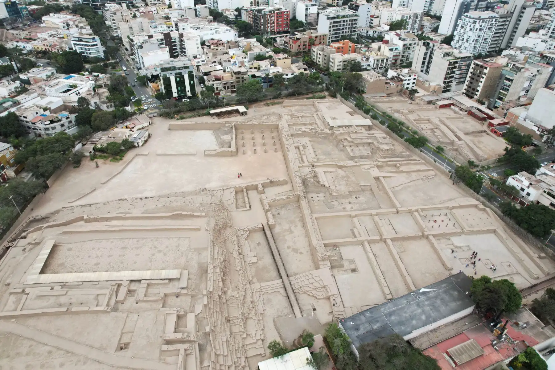 Según estudios, la huaca Pucllana se le atribuye a las culturas Lima, Wari e Ychsma. Foto: ANDINA/Daniel Bracamonte