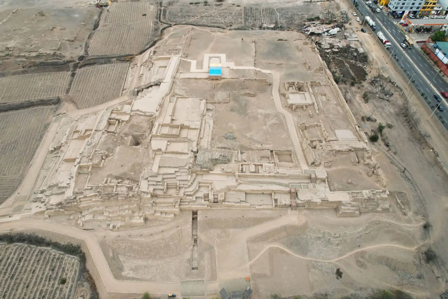 Debido a su extensión y el impresionante tamaño, Mateo Salado es uno de los complejos arqueológicos más importantes de la capital. Se ubica en el límite de tres distritos: Cercado, Pueblo Libre y Breña. 
Foto: ANDINA/Daniel Bracamonte