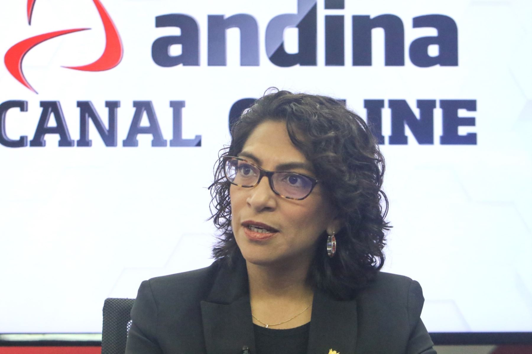 Leslie Urteaga, ministra de Cultura, en entrevista con Andina Canal Online. ANDINA/Héctor Vinces
