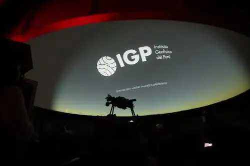 El principal atractivo del planetario del IGP es la sala Domo, en la que se proyectan las simulaciones astronómicas y del cielo, y también videos. Foto: ANDINA/Daniel Bracamonte