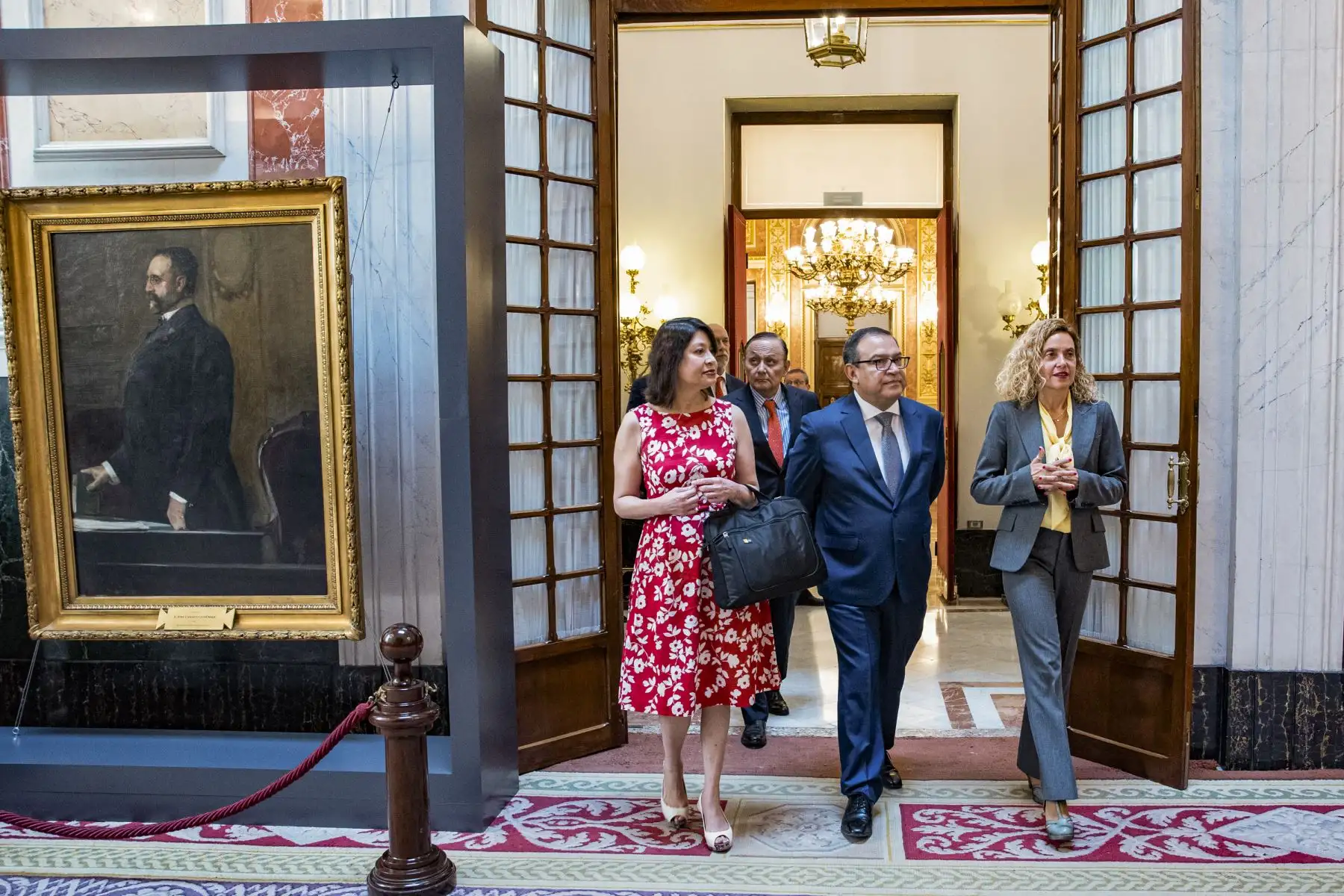 En su segundo día de trabajo en Madrid, el titular de la PCM dialogó con la presidenta del Congreso de los Diputados de España, Meritxell Batet. En el encuentro, donde también participó la canciller Ana Cecilia Gervasi, se expresó el saludo de la presidenta constitucional Dina Boluarte.
Foto: ANDINA/PCM