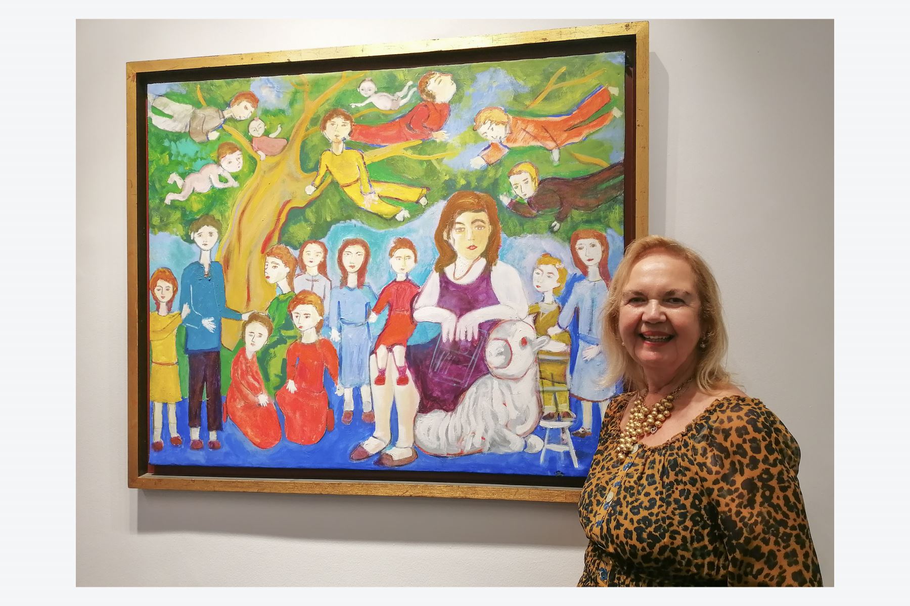 Frieda Nachtigall de Delgado, al lado de su obra El árbol de la vida. ANDINA/ Susana Mendoza.