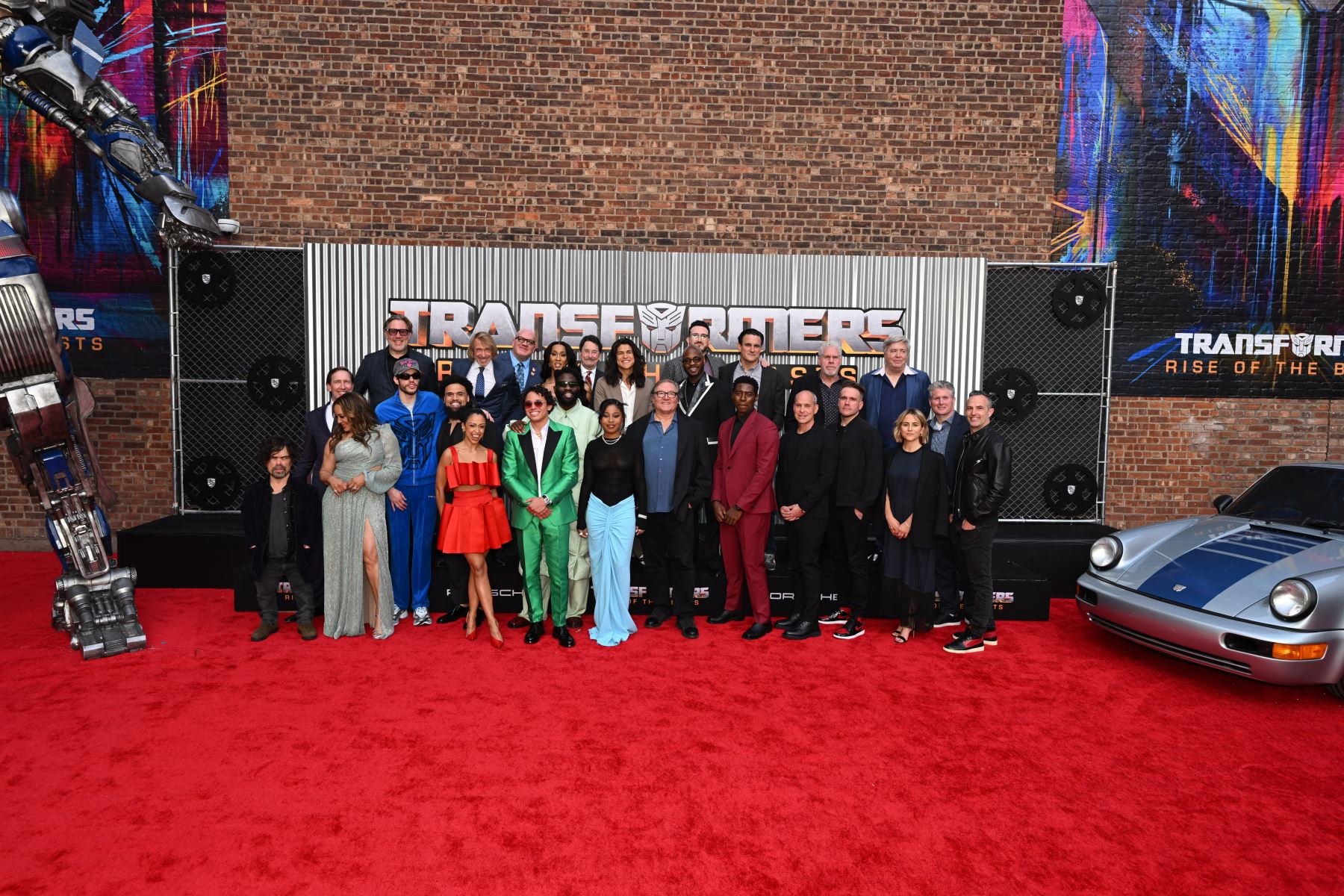 El elenco y el equipo asisten al estreno estadounidense de "Transformers: Rise of the Beasts" de Paramount Pictures en Kings Theatre el 5 de junio de 2023 en Brooklyn, Nueva York. 
Foto:AFP