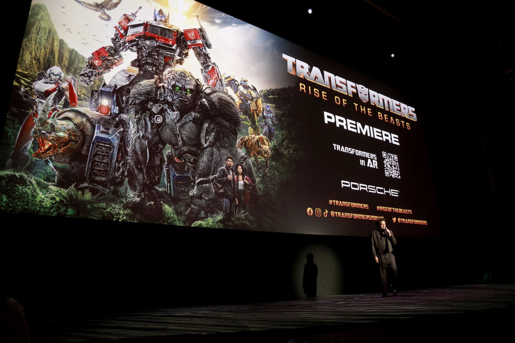 Steven Caple Jr. habla en el escenario en el estreno estadounidense de "Transformers: Rise of the Beasts" de Paramount Pictures en el Kings Theatre el 5 de junio de 2023 en Brooklyn, Nueva York.
Foto: AFP