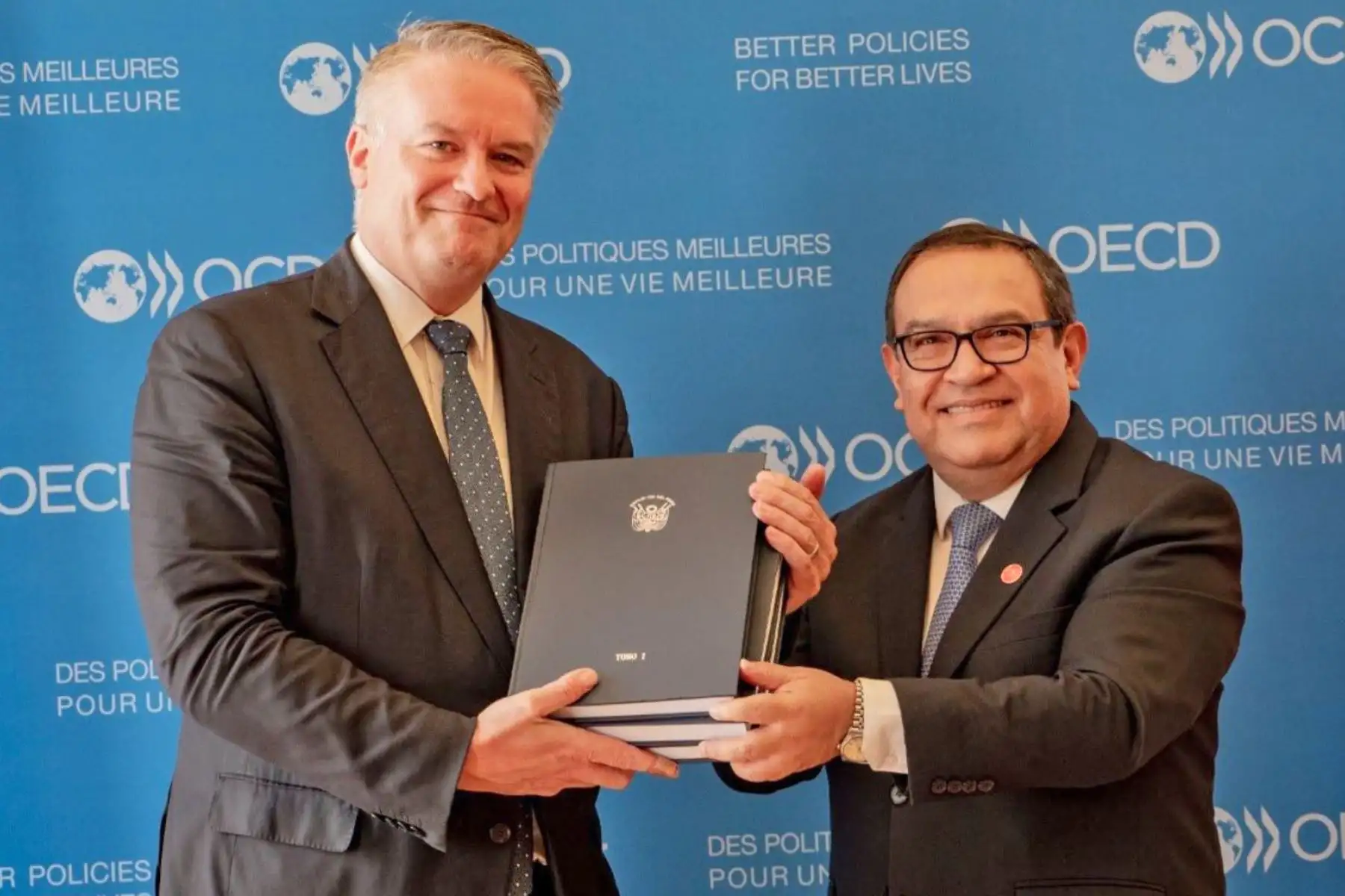 Presidente del Consejo de Ministros, Alberto Otárola, y secretario general de la OCDE, Mathias Cormann.