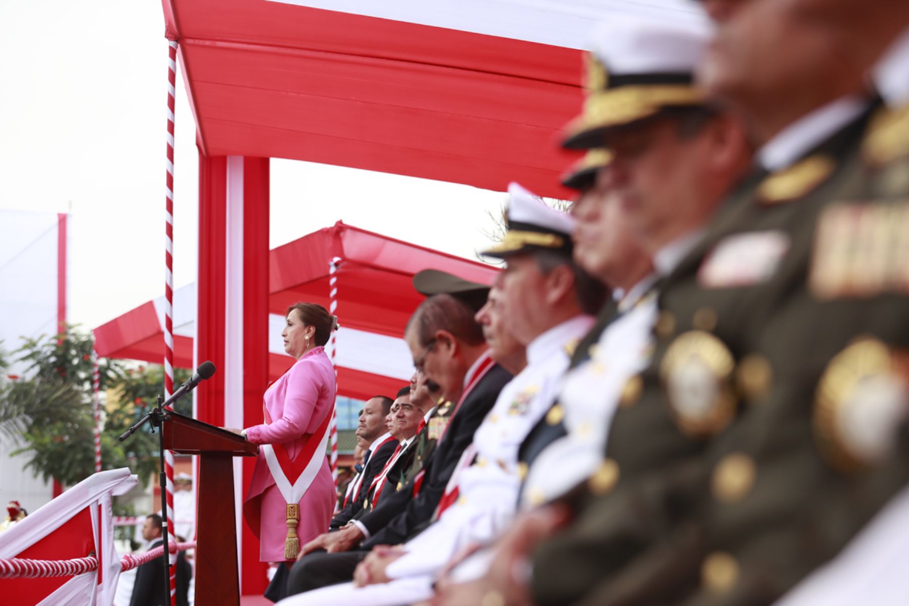 La jefa de Estado, Dina Boluarte, preside la ceremonia por el 143.° aniversario de la Batalla de Arica y la Renovación del Juramento de Fidelidad a la Bandera. 

Foto: ANDINA/Prensa Presidencia