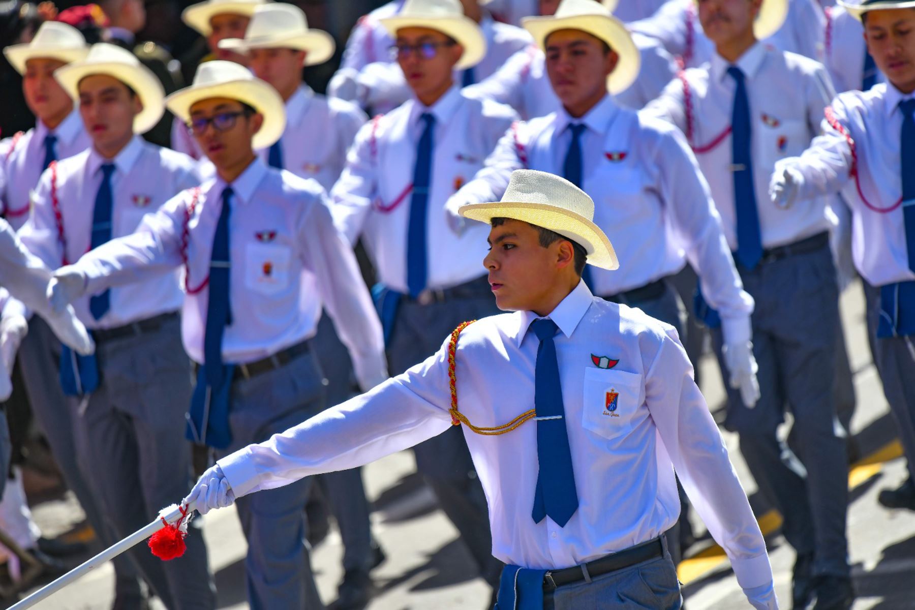 En el distrito de Cayma, en Arequipa se izó la Bandera más grande de la región, al conmemorarse el Centésimo Cuadragésimo Tercer Aniversario de la Batalla de Arica y Día de la Bandera.
Foto: Cortesía Diego Ramos