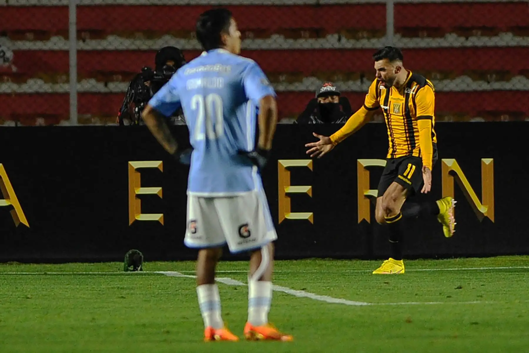 El delantero argentino de The Strongest, Enrique Triverio, celebra después de anotar durante el partido de vuelta de la fase de grupos de la Copa Libertadores entre The Strongest de Bolivia y Sporting Cristal de Perú en el estadio Hernando Siles de La Paz, el 7 de junio de 2023.
Foto: AFP