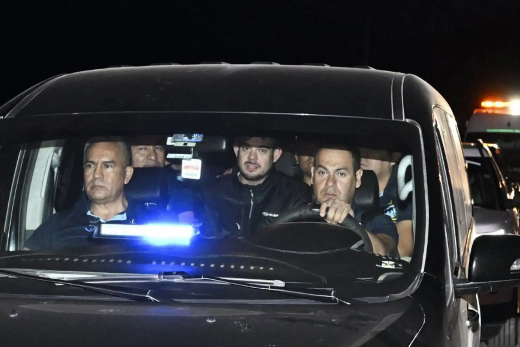 El holandés Joran Van der Sloot, es trasladado en un carro policial desde la cárcel de Ancón I en Lima. Foto: AFP