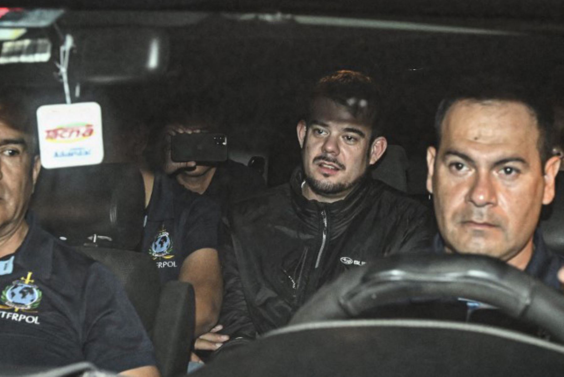 El holandés Joran Van der Sloot, es trasladado en un carro policial desde la cárcel de Ancón I en Lima. Foto: AFP