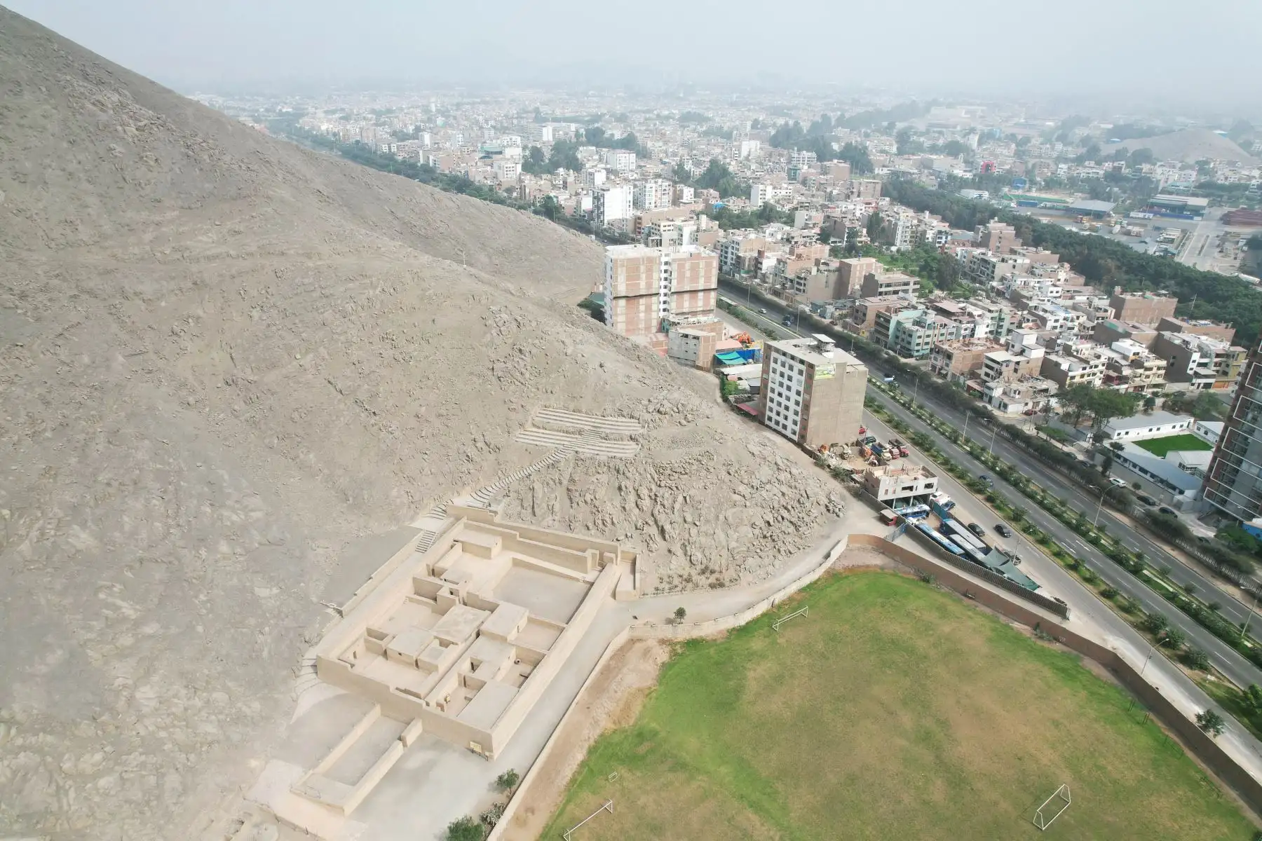 Esta es una de las huacas que conforman la Zona Arqueológica Puruchuco, ubicada en el distrito de Ate. Foto: ANDINA/Daniel Bracamonte