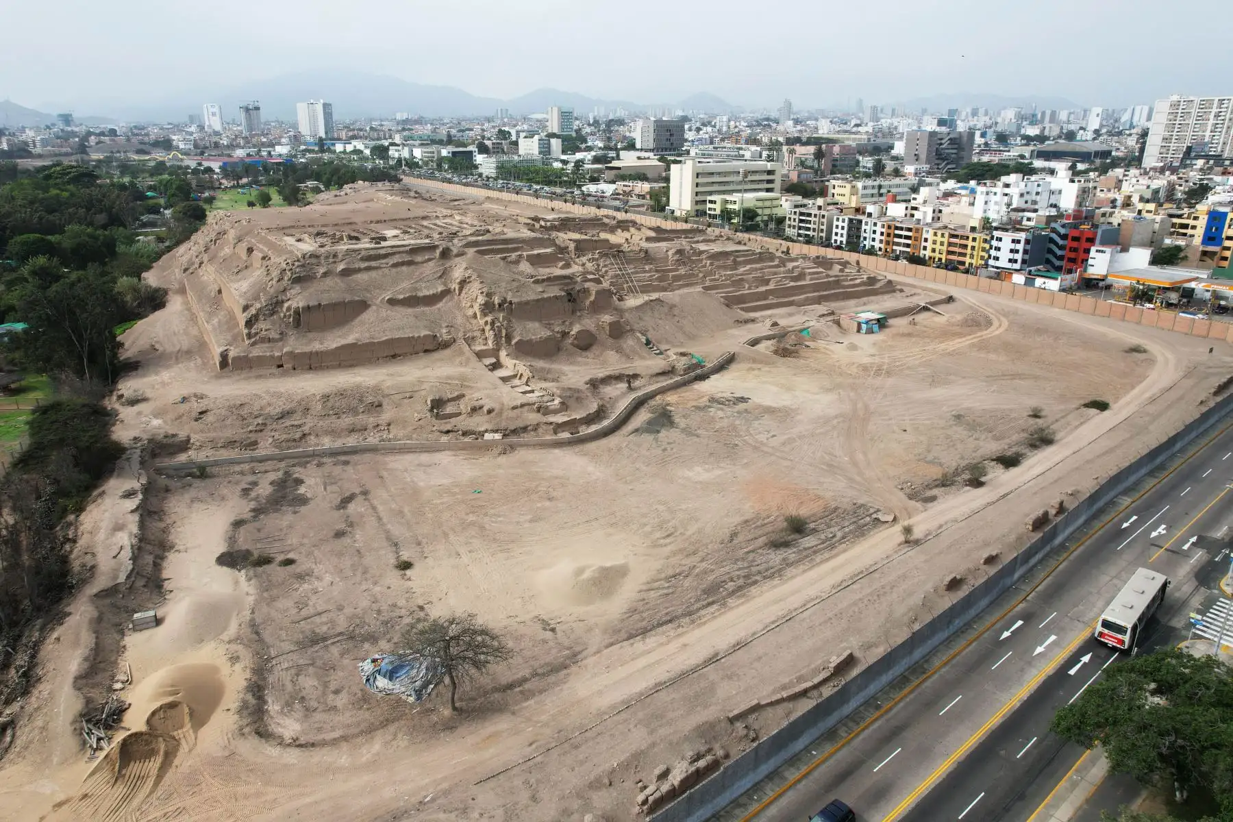 Según estudios arqueológicos, las huacas del complejo arqueológico Maranga tienen una antigüedad de 2 mil años aproximadamente. Foto: ANDINA/Daniel Bracamonte
