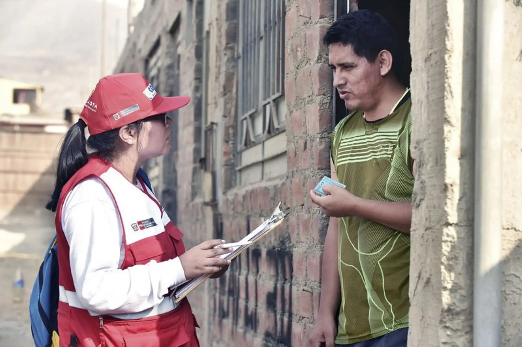 Personal de Cofopri visita lotes urbanos para promover y facilitar la formalización de predios en todo el país. Foto: Cofopri/Difusión.