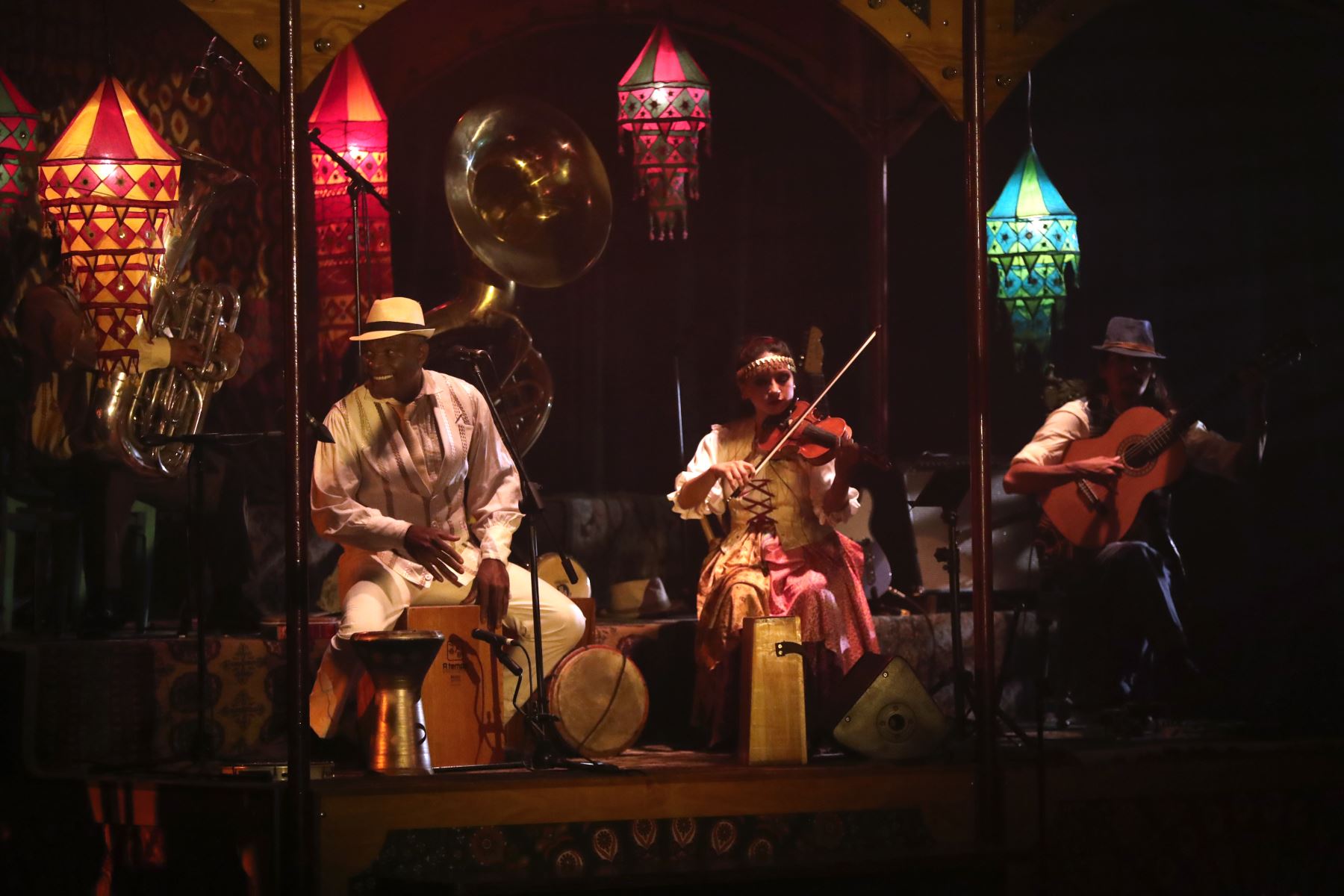 La Tarumba regresa este 2023 con su infaltable banda de músicos en vivo para su más reciente espectáculo Camborio, inspirado en la cultura gitana. Foto: ANDINA/Daniel Bracamonte