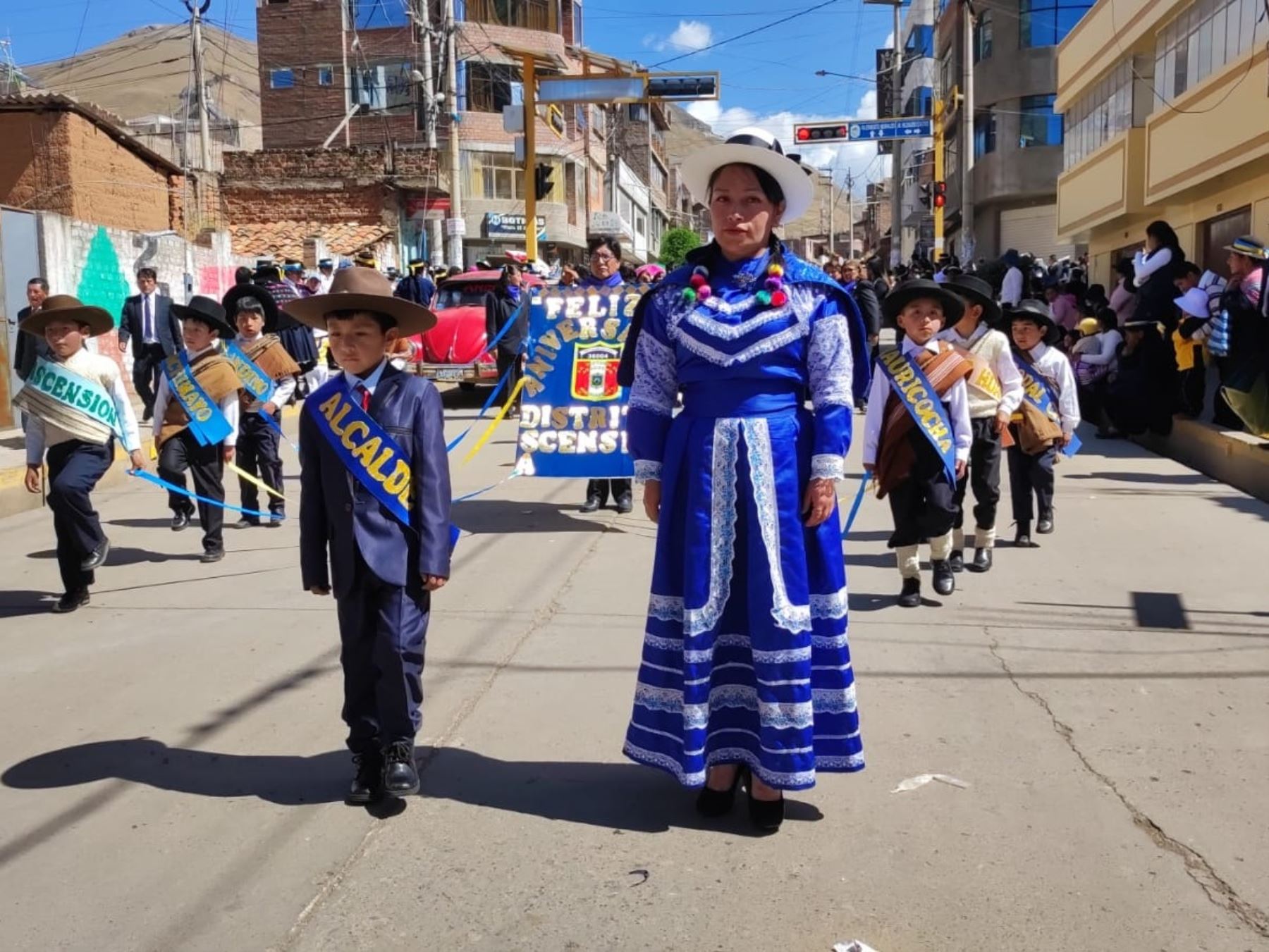 Con colorido desfile distrito de Ascensión, ubicado en Huancavelica, celebra aniversario de creación política. Foto: Flor Hidalgo
