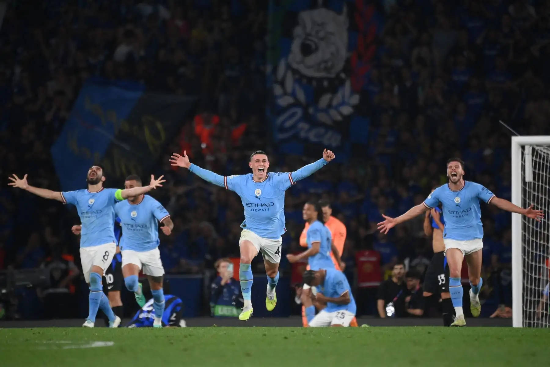 El mediocampista inglés del Manchester City #47 Phil Foden (C) celebra ganar el partido de fútbol final de la Liga de Campeones de la UEFA entre el Inter de Milán y el Manchester City en el Estadio Olímpico Ataturk en Estambul, el 10 de junio de 2023.
Foto: AFP
