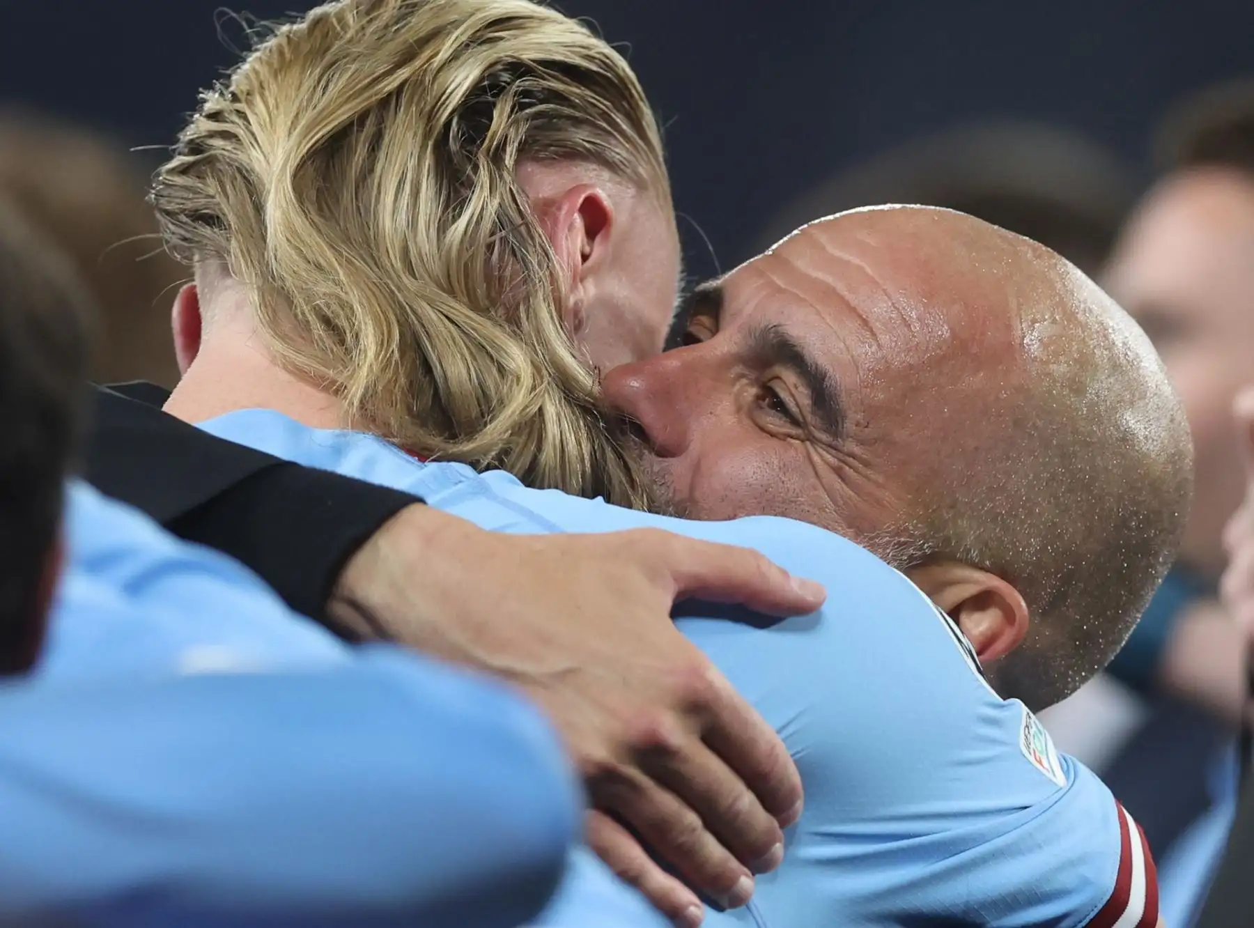 Erling Haaland (izquierda) del técnico del Manchester City, Pep Guardiola (derecha), celebra ganar el partido de fútbol final de la Liga de Campeones de la UEFA entre el Manchester City y el Inter de Milán, en Estambul, Turquía, el 10 de junio de 2023. (Liga de Campeones, Turquía, Estanbul)
Foto: EFE