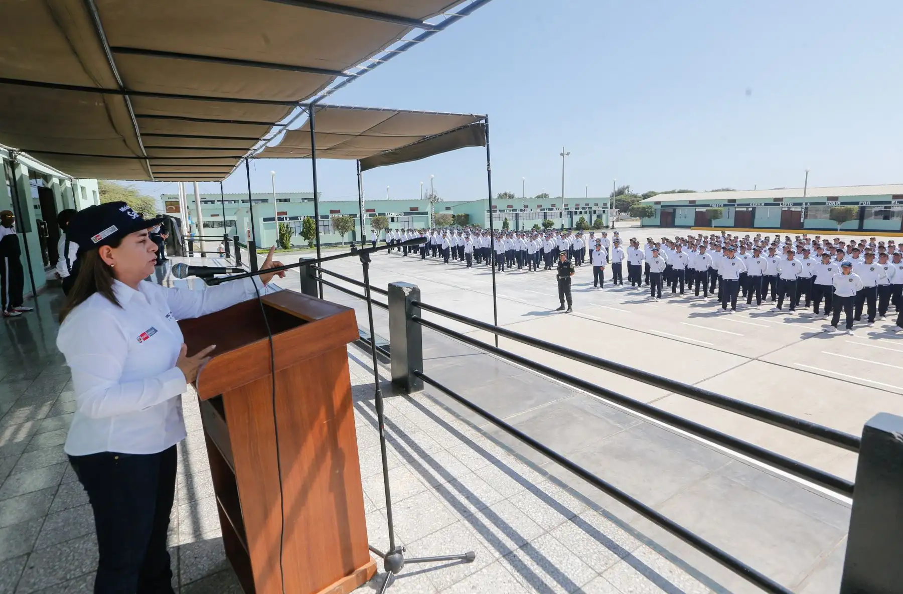 Como parte del trabajo multisectorial con los ministerios de Defensa y del Interior, así como los gobiernos regional y local, hoy se suman más de 2000 efectivos del Ejército y de la Policía Nacional a la estrategia del Ministerio de Salud (Minsa) para luchar contra el dengue en la región Lambayeque.
Foto: ANDINA/Prensa Presidencia
