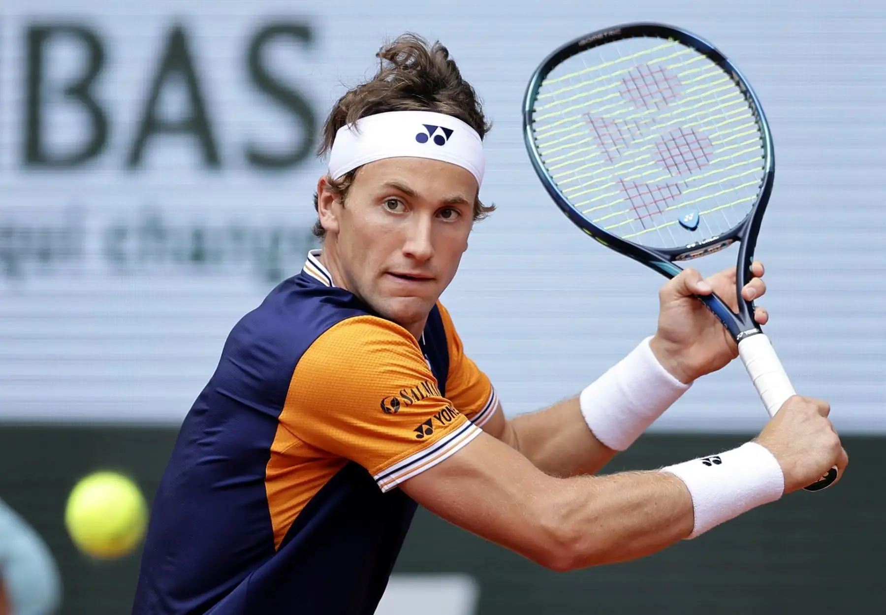 Casper Ruud de Noruega juega contra Novak Djokovic de Serbia en su partido final masculino durante el torneo de tenis Grand Slam del Abierto de Francia en Roland Garros en París, Francia, el 11 de junio de 2023.
Foto: EFE