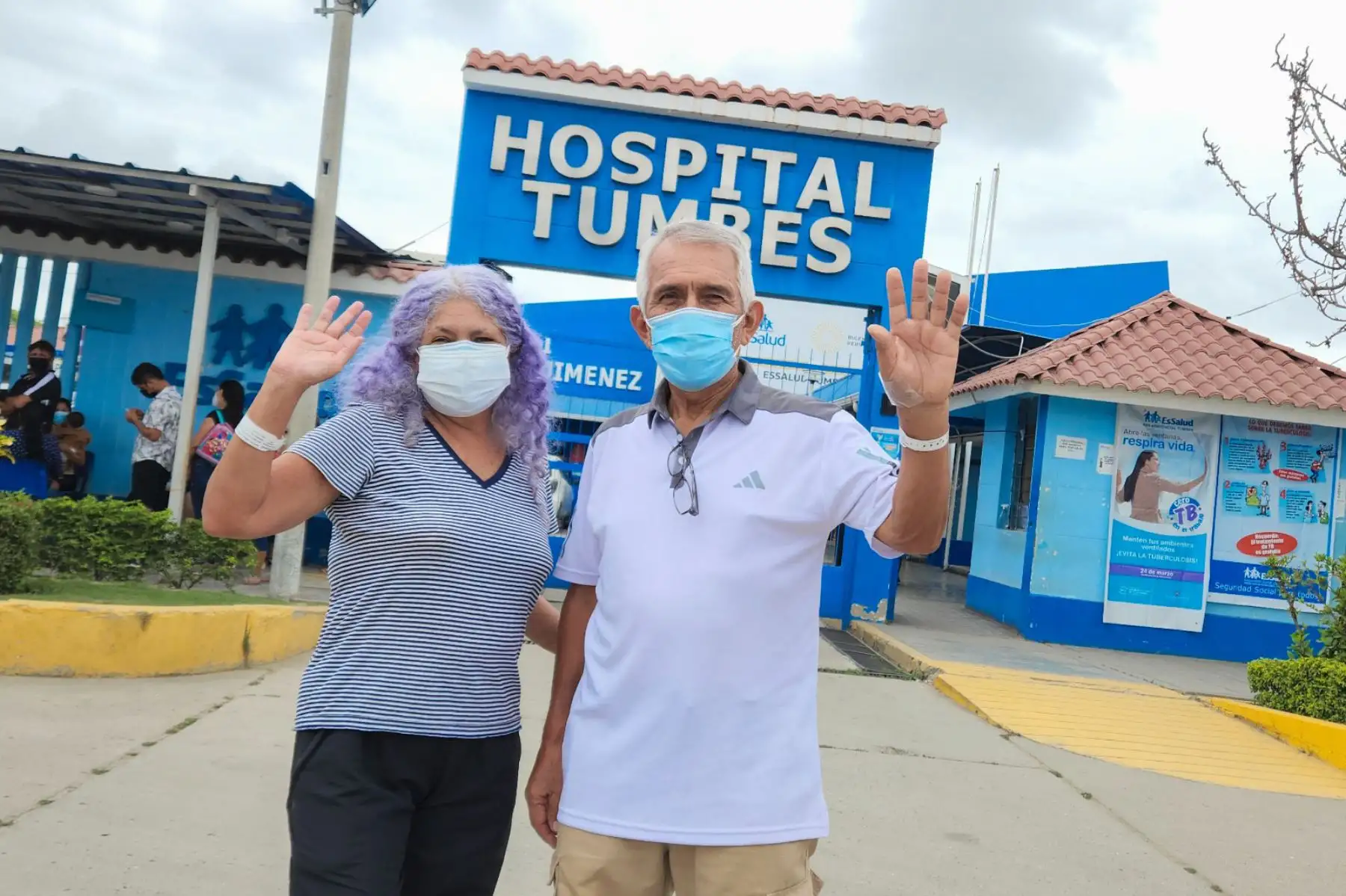 EsSalud: pareja de abuelos celebra su 40 años de matrimonio tras vencer el dengue en hospital de Tumbes*Esposos estuvieron internados en el Hospital Carlos Cortez Jiménez de la Red Tumbes y tras recibir una atención oportuna por parte del personal de salud, vencieron esta enfermedad.
Foto: EsSalud
