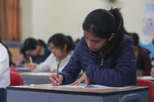 La beca les permitirá seguir una carrera profesional en una institución de educación superior del país, con todos los gastos pagados por el Estado peruano.