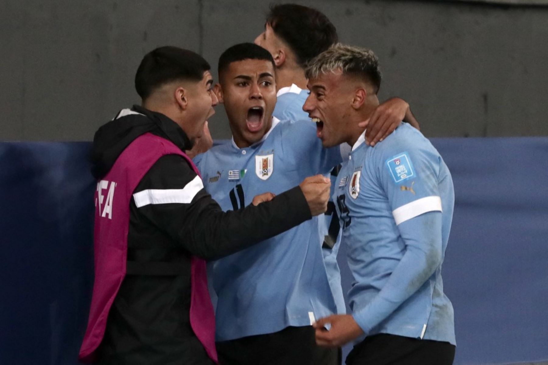 Luciano Rodriguez celebra su gol que le dio el triunfo a la selección uruguaya ante Italia
