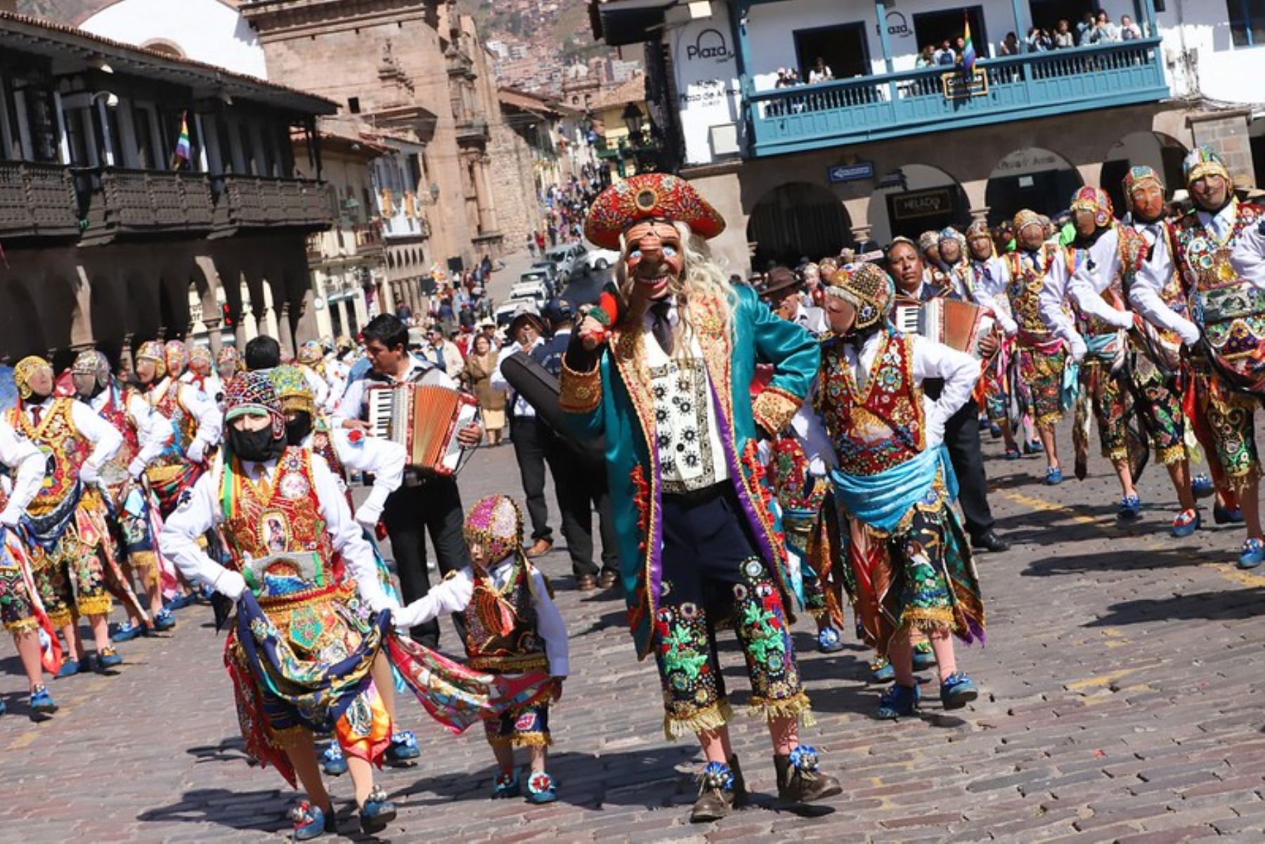 Un ambiente festivo se vivió en Cusco durante la presentación de la Festividad de la Virgen del Carmen de Paucartambo. Foto cortesía: Luis Castillo