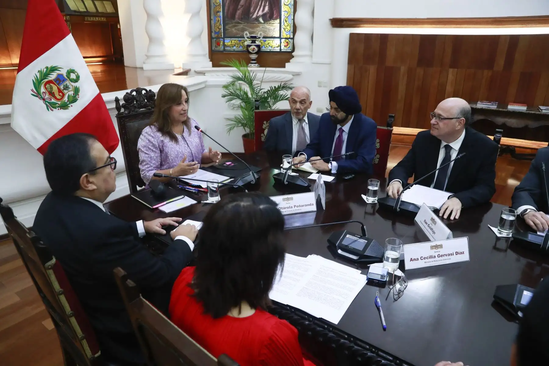 Jefa de Estado, Dina Boluarte, sostiene reunión con el presidente del Banco Mundial, Ajay Banga, y con el presidente del Banco Interamericano de Desarrollo, Ilan Goldfajn.  Foto: ANDINA/Prensa Presidencia