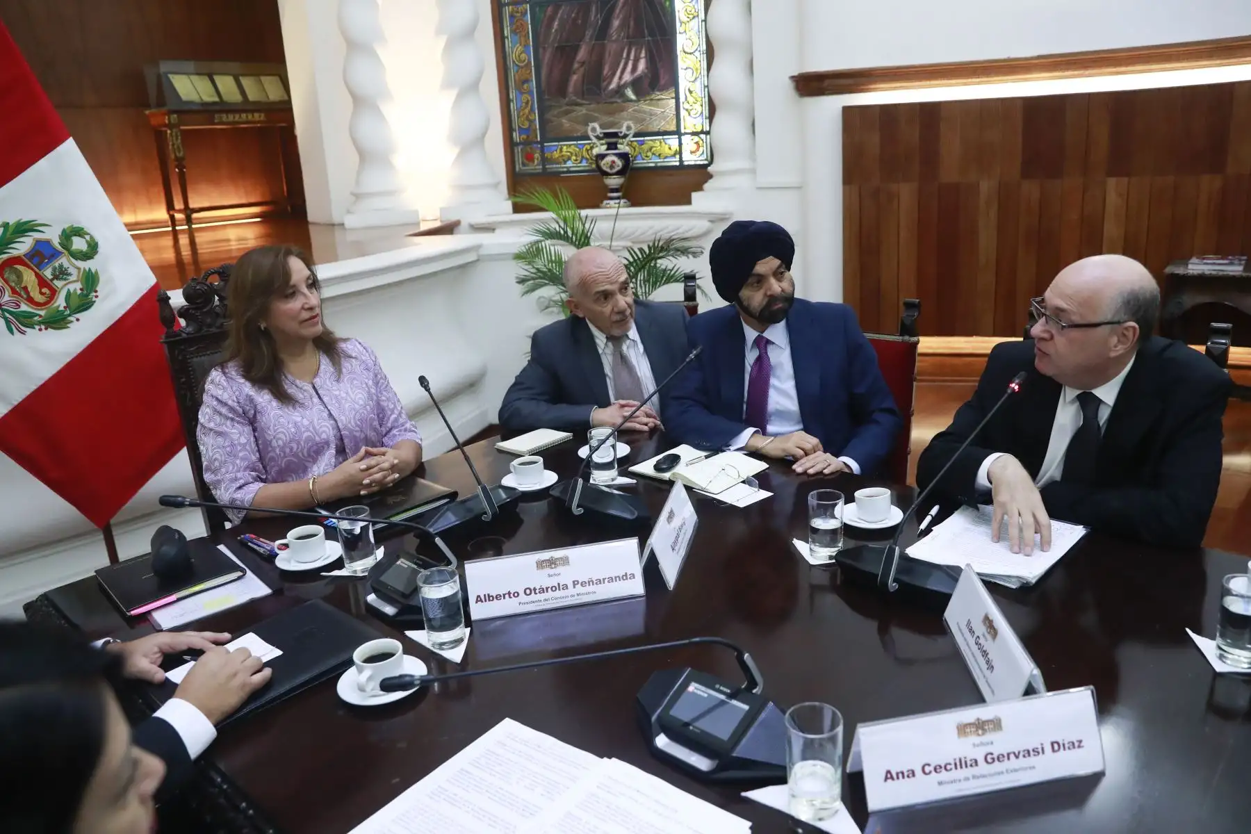 Jefa de Estado, Dina Boluarte, sostiene reunión con el presidente del Banco Mundial, Ajay Banga, y con el presidente del Banco Interamericano de Desarrollo, Ilan Goldfajn.  Foto: ANDINA/Prensa Presidencia