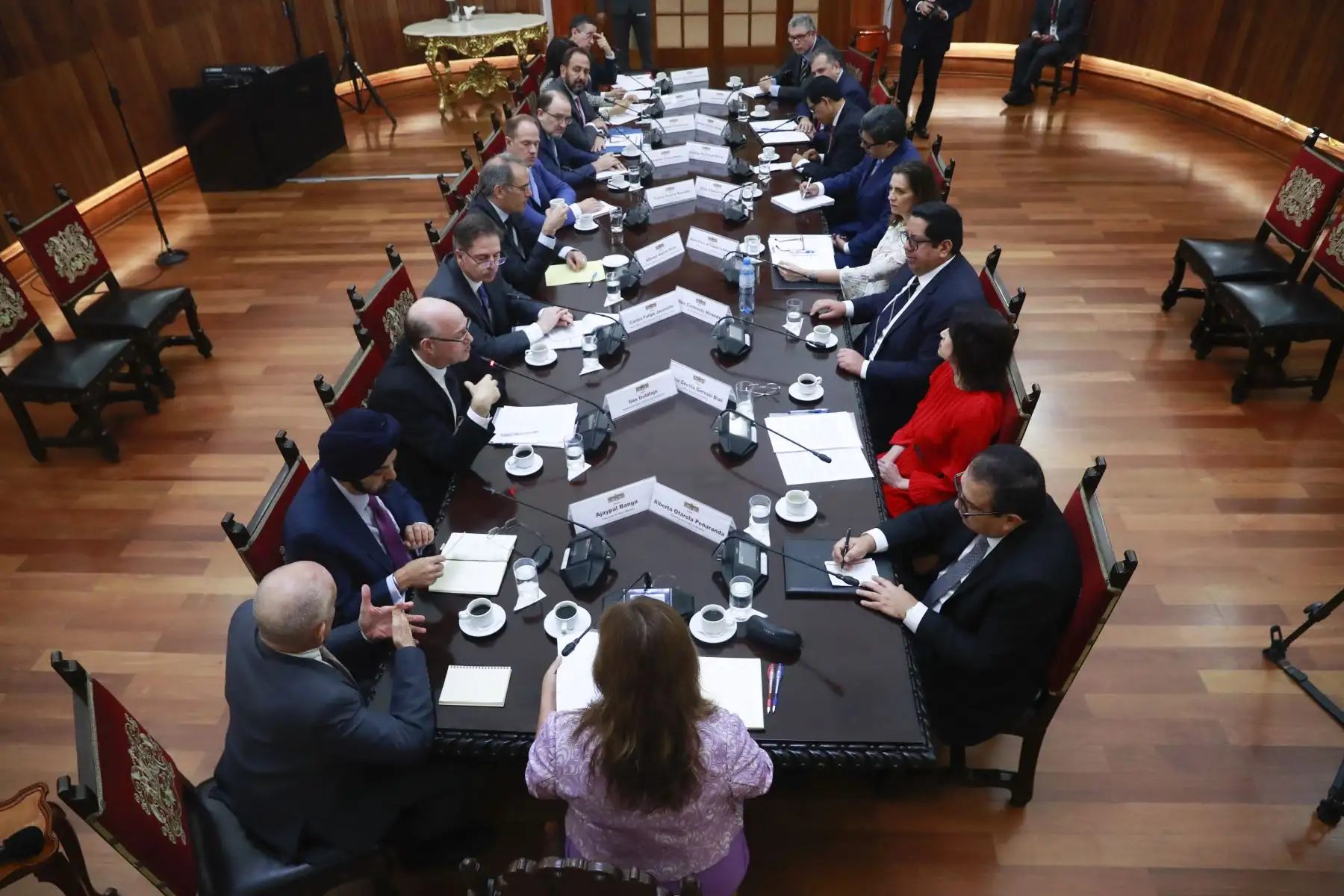 Jefa de Estado, Dina Boluarte, sostiene reunión con el presidente del Banco Mundial, Ajay Banga, y con el presidente del Banco Interamericano de Desarrollo, Ilan Goldfajn.  Foto: ANDINA/Prensa Presidencia