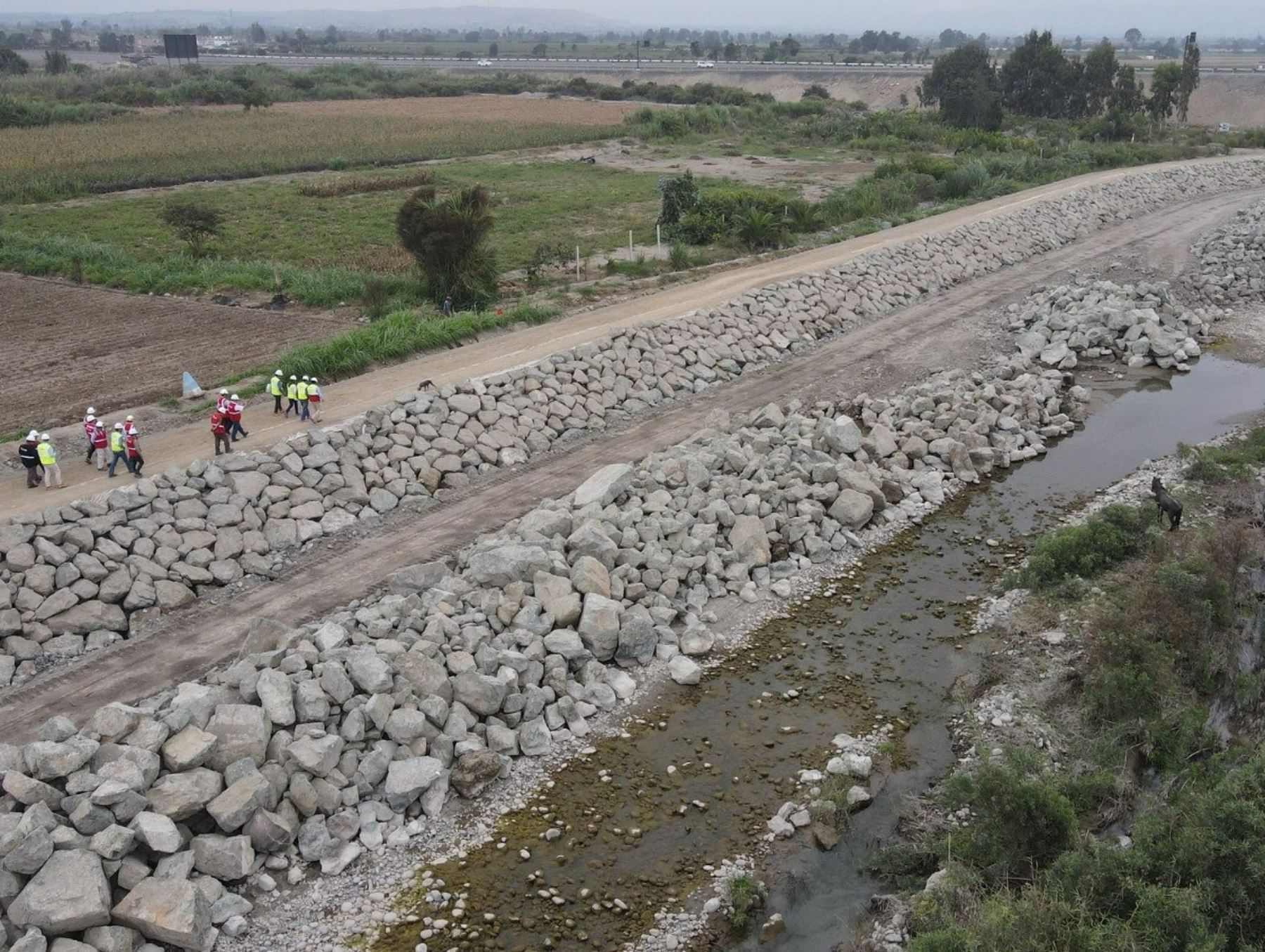 La provincia limeña de Cañete se prepara y construyen diques en ambas márgenes del río Cañete para proteger a la población y los campos de cultivo. ANDINA/Difusión