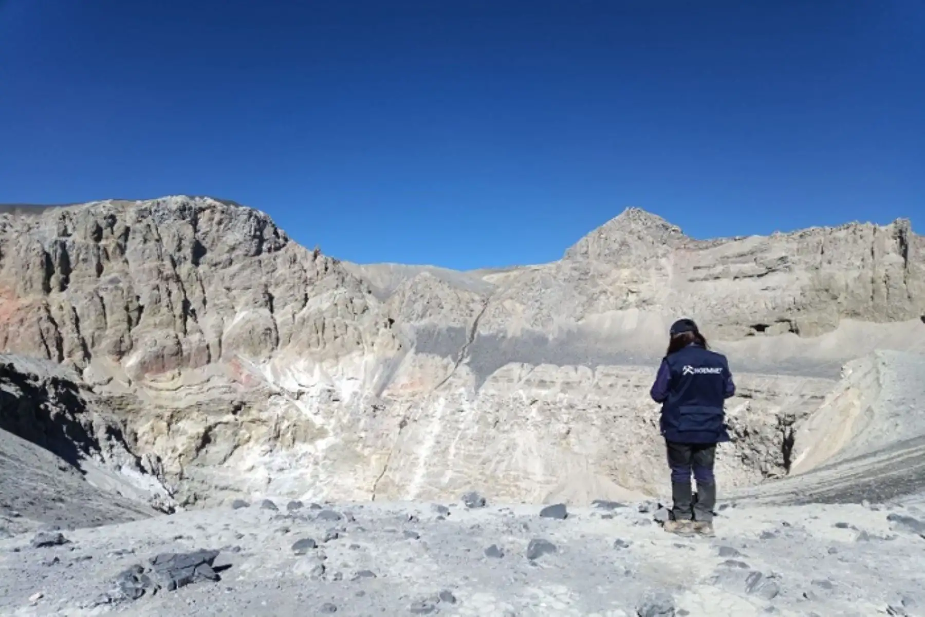El Ingemmet aconseja mantenerse informado sobre la actividad del volcán mediante los reportes de monitoreo que emite el OVI del Ingemmet, así como de la actualización del plan de contingencia ante erupción volcánica y la organización de simulacros.
