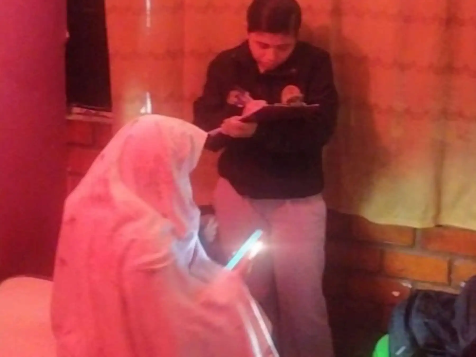 Personal de la Policía Nacional del Perú desarticuló una presunta banda que se dedicaba a la explotación sexual de mujeres cerca del parque Bolognesi, que es un lugar turístico y comercial de gran afluencia de público en pleno centro de la ciudad de Tumbes. ANDINA/Difusión