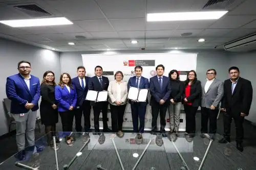 El ministro Julio Demartni y funcionarios de los programas sociales del Midis fomentan la probidad en el sector. Foto: MIDIS/Difusión