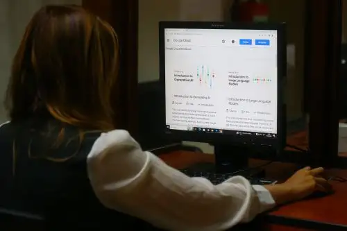 Son 9 cursos enfocados en introducción a la Inteligencia Artificial, mecanismos y modelos para su uso en diferentes plataformas. Foto:ANDINA/Eddy Ramos