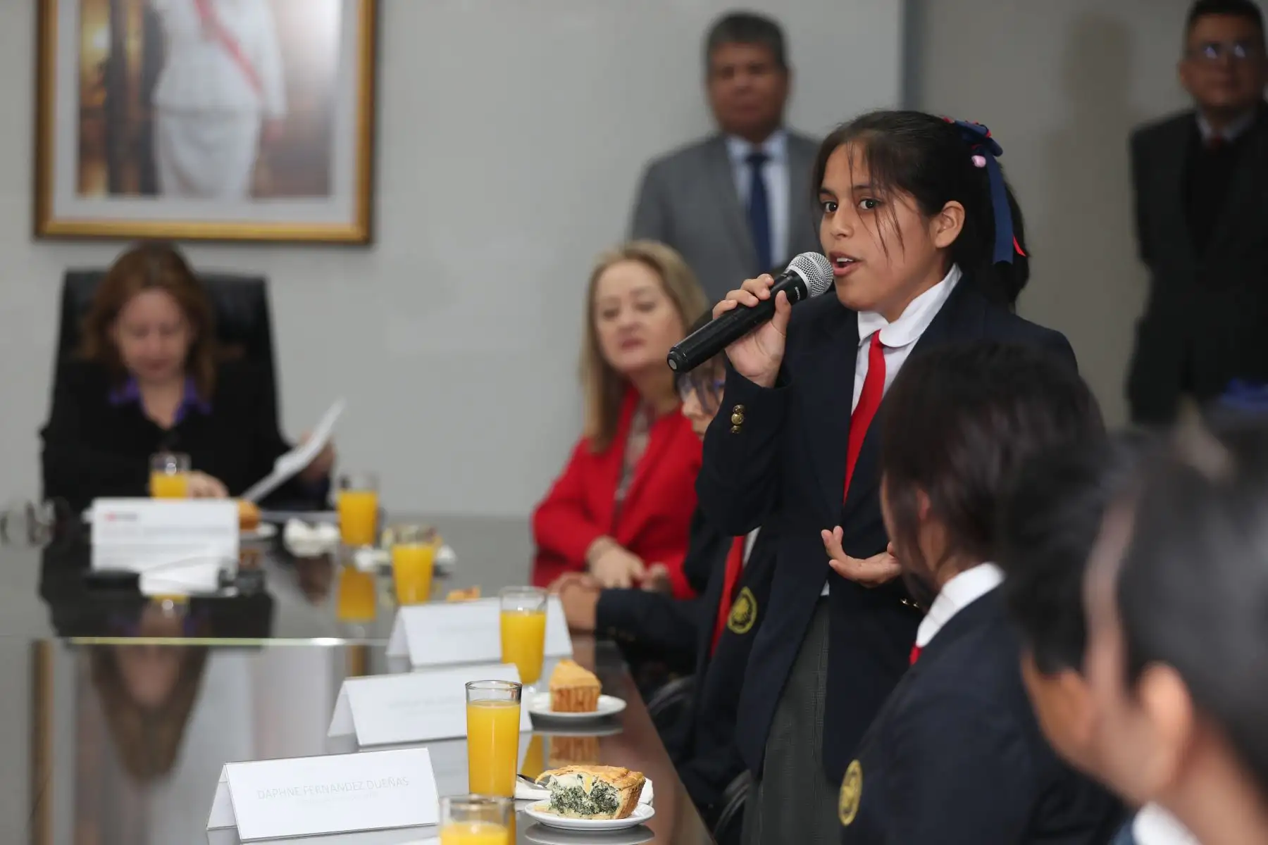 Estudiantes mujeres de Colegios de Alto Rendimiento COER de todo el Perú, visitaron la sede central del Ministerio de Educación y compartieron sus experiencias con la ministra del sector acerca de su reciente viaje a Japón, en donde participaron en un programa escolar de intercambio científico. Foto: ANDINA/Daniel Bracamonte