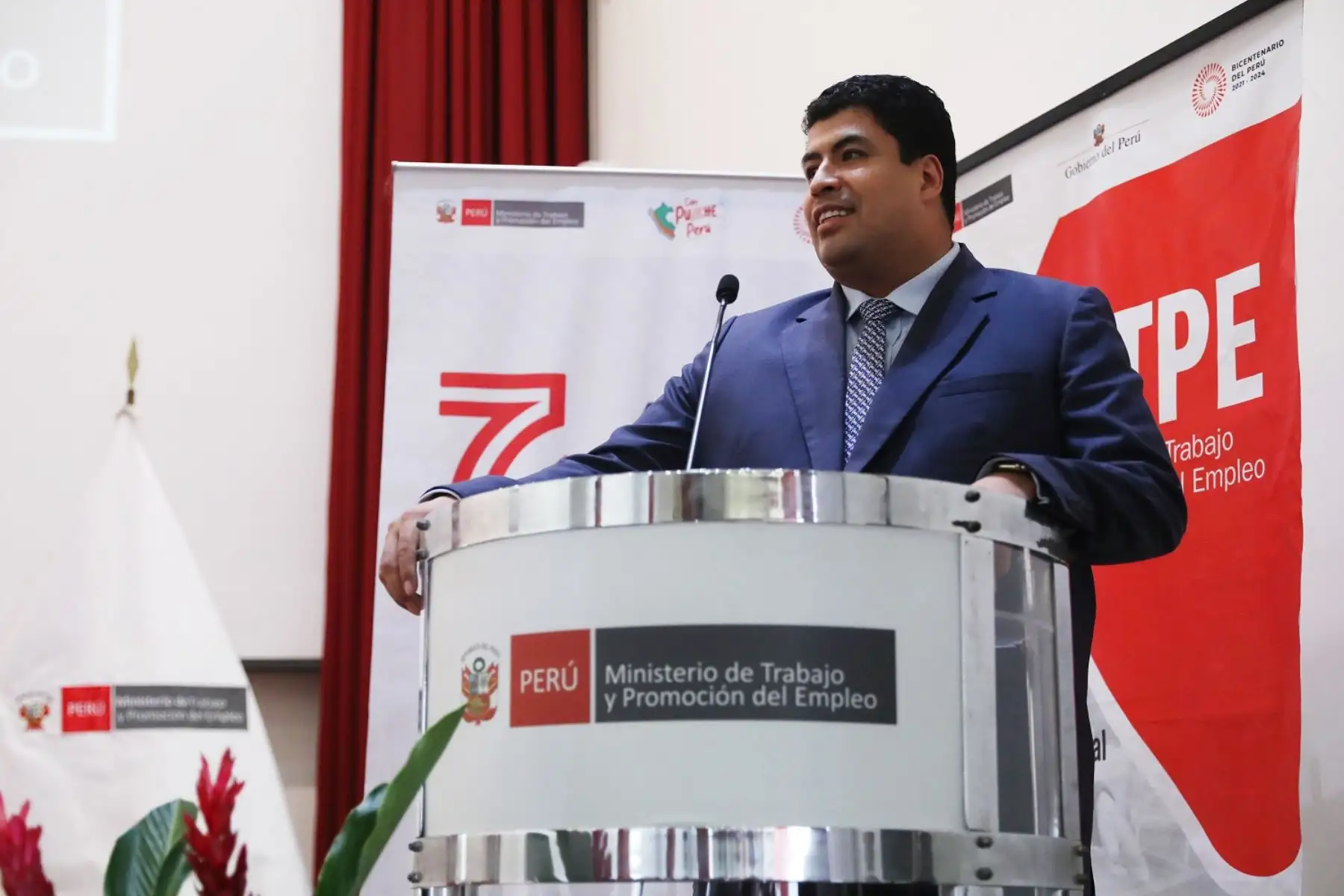 Ministro de Trabajo y Promoción del Empleo, Fernando Varela. Cortesía