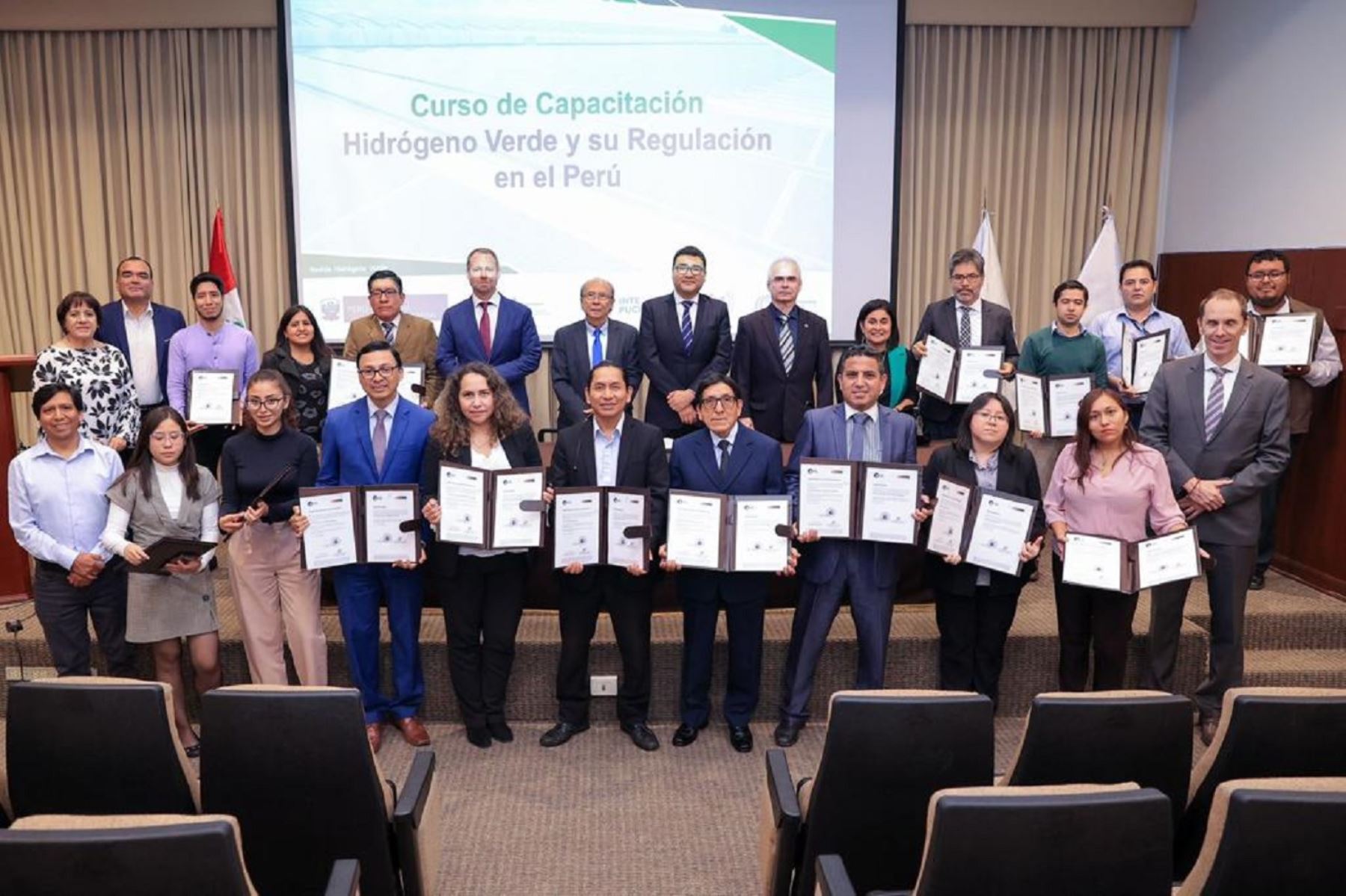 El Ministerio de Energía y Minas (Minem) desarrolló el curso de capacitación en Hidrógeno Verde y su regulación en el Perú, con el apoyo de la cooperación alemana para el desarrollo (GIZ). Foto: Cortesía.
