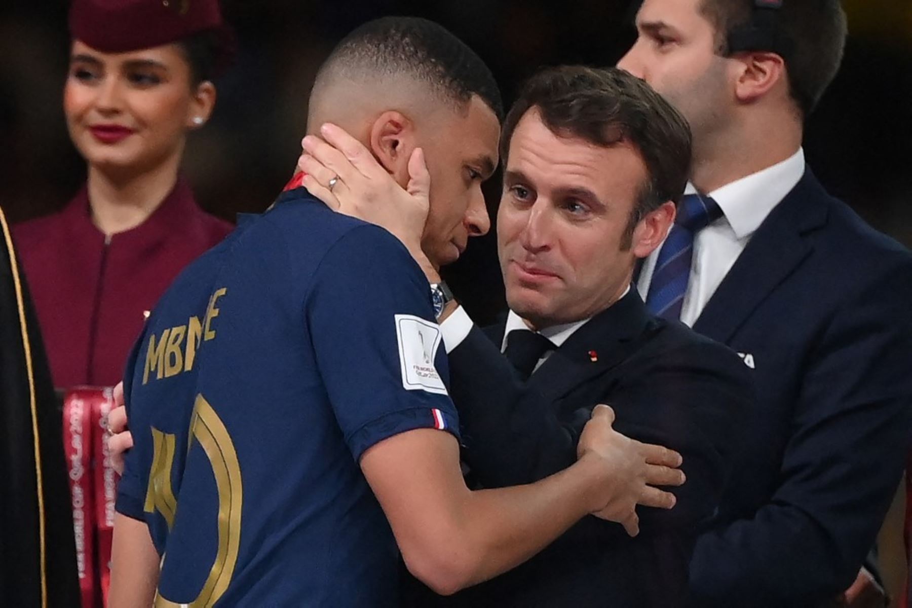 El presiente de Francia, Emmanuel Macron, aseguró que hará todo lo posible para que Mbappé no se marche del PSG